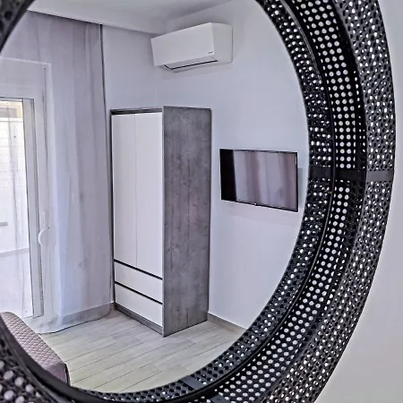 アパート Rodini House